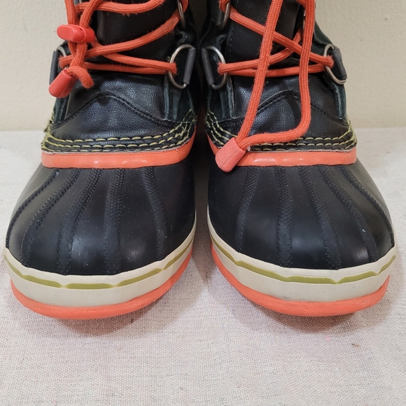 Sorel winter boots sz 2 - Picture 3 of 9